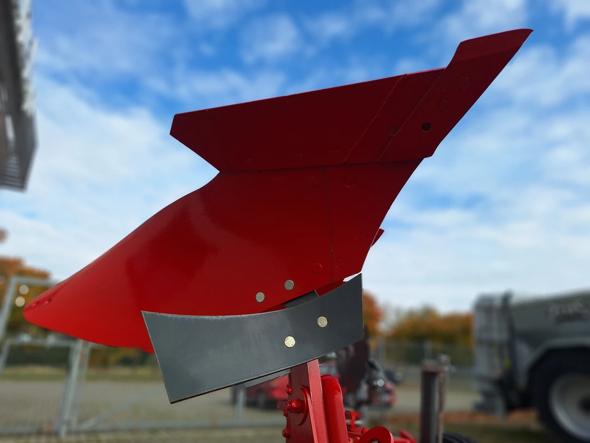 Pług obracalny obrotowy zawieszany unia ibis L 3+ zabezpieczenie śrubowe okazja cenowa plac firma korbanek Pług obracalny obrotowy zawieszany unia ibis L 3+ zabezpieczenie śrubowe okazja cenowa plac firma korbanek