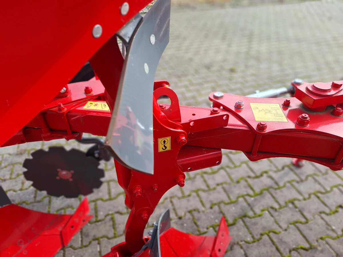 Pług obracalny obrotowy zawieszany unia ibis L 3+ zabezpieczenie śrubowe okazja cenowa plac firma korbanek Pług obracalny obrotowy zawieszany unia ibis L 3+ zabezpieczenie śrubowe okazja cenowa plac firma korbanek