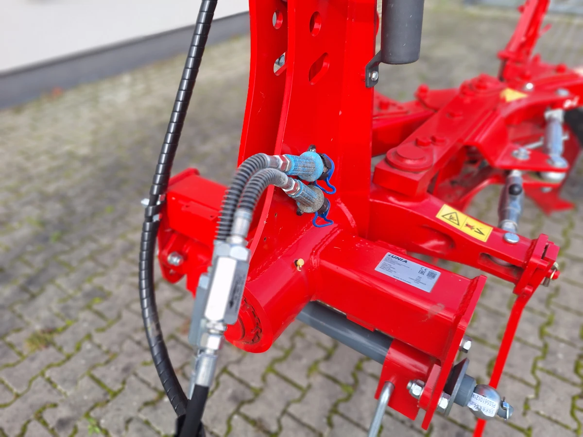 Pług obracalny obrotowy zawieszany unia ibis L 3+ zabezpieczenie śrubowe okazja cenowa plac firma korbanek Pług obracalny obrotowy zawieszany unia ibis L 3+ zabezpieczenie śrubowe okazja cenowa plac firma korbanek