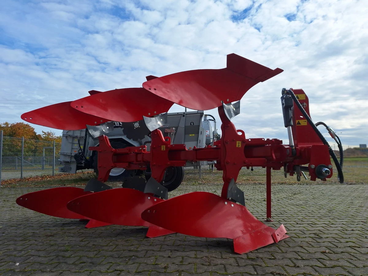 Pług obracalny obrotowy zawieszany unia ibis L 3+ zabezpieczenie śrubowe okazja cenowa plac firma korbanek Pług obracalny obrotowy zawieszany unia ibis L 3+ zabezpieczenie śrubowe okazja cenowa plac firma korbanek