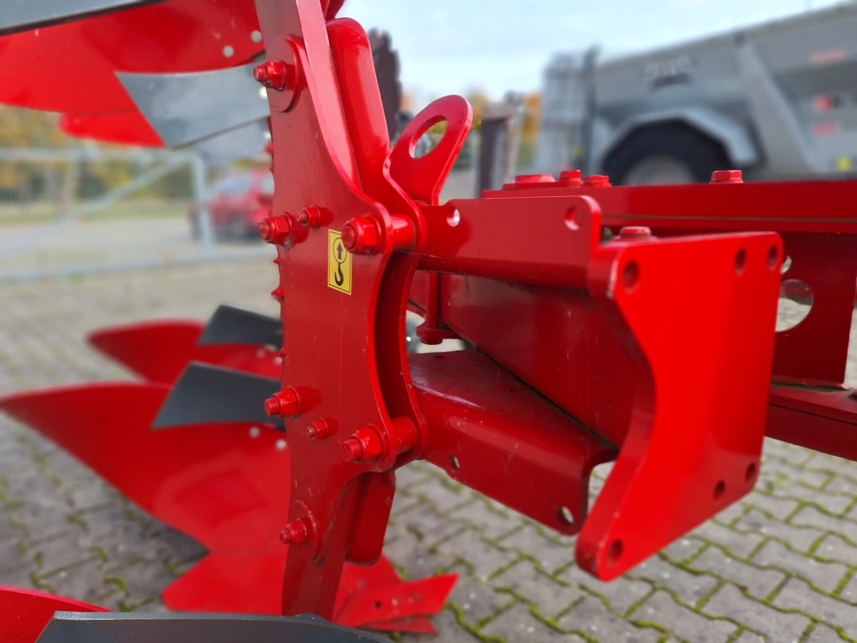 Pług obracalny obrotowy zawieszany unia ibis L 3+ zabezpieczenie śrubowe okazja cenowa plac firma korbanek Pług obracalny obrotowy zawieszany unia ibis L 3+ zabezpieczenie śrubowe okazja cenowa plac firma korbanek