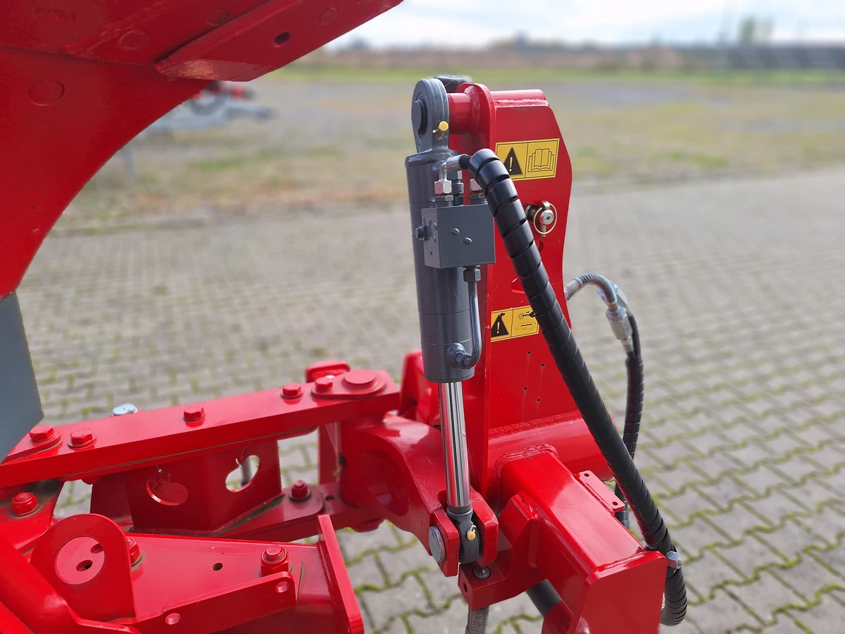 Pług obracalny obrotowy zawieszany unia ibis L 3+ zabezpieczenie śrubowe okazja cenowa plac firma korbanek Pług obracalny obrotowy zawieszany unia ibis L 3+ zabezpieczenie śrubowe okazja cenowa plac firma korbanek