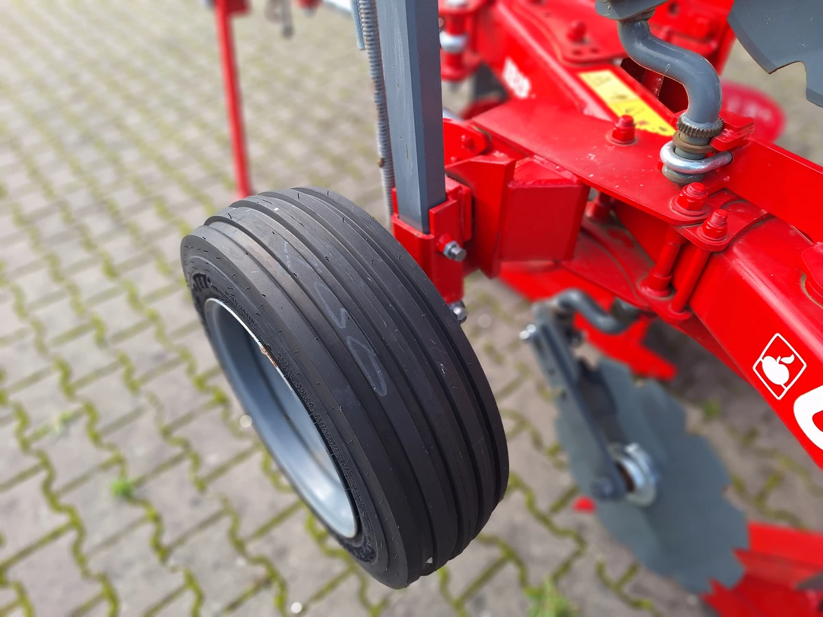 Pług obracalny obrotowy zawieszany unia ibis L 3+ zabezpieczenie śrubowe okazja cenowa plac firma korbanek Pług obracalny obrotowy zawieszany unia ibis L 3+ zabezpieczenie śrubowe okazja cenowa plac firma korbanek