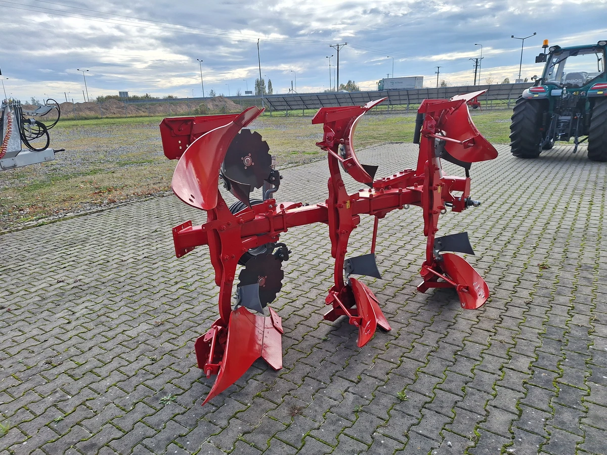 Pług obracalny obrotowy zawieszany unia ibis L 3+ zabezpieczenie śrubowe okazja cenowa plac firma korbanek Pług obracalny obrotowy zawieszany unia ibis L 3+ zabezpieczenie śrubowe okazja cenowa plac firma korbanek