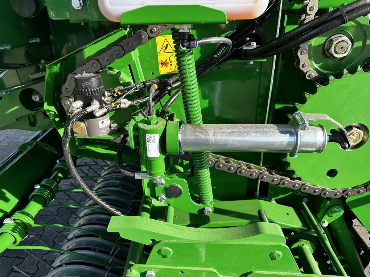 McHale F5-550 smarowanie łożysk Prasa McHale F5-550 smarowanie łożysk