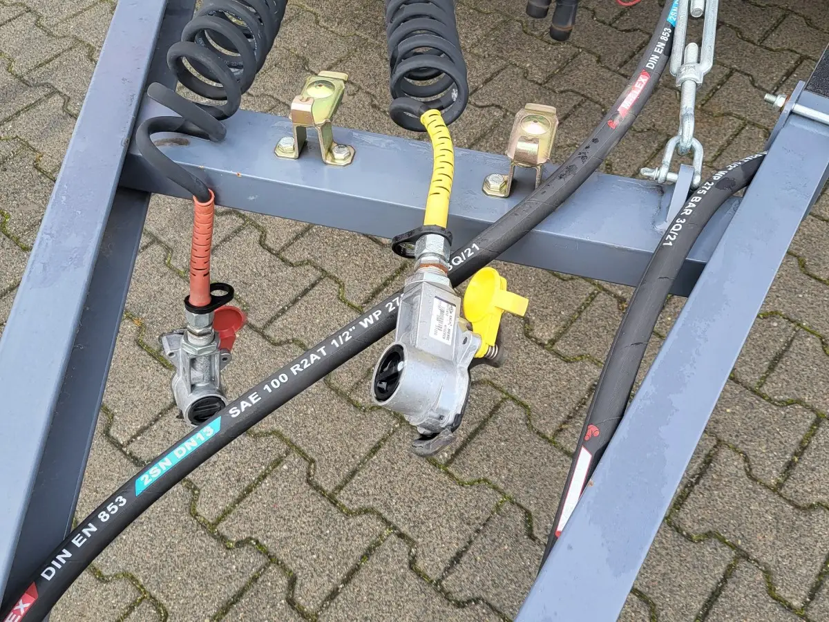 Dyszel T710/1 przyczepa rolnicza Metal-Fach Zdjęcie dyszla przyczepy rolniczej Metal-Fach typ T710/1 o ładowności 6000 kg