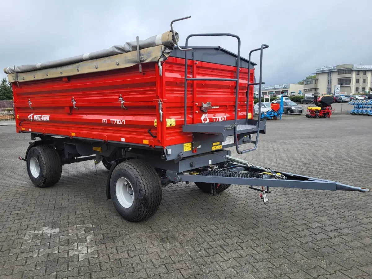 Bok wywrotki T711/1 firmy Metal-Fach Bok wywrotki T711/1 firmy Metal-Fach o ładowności 6 ton