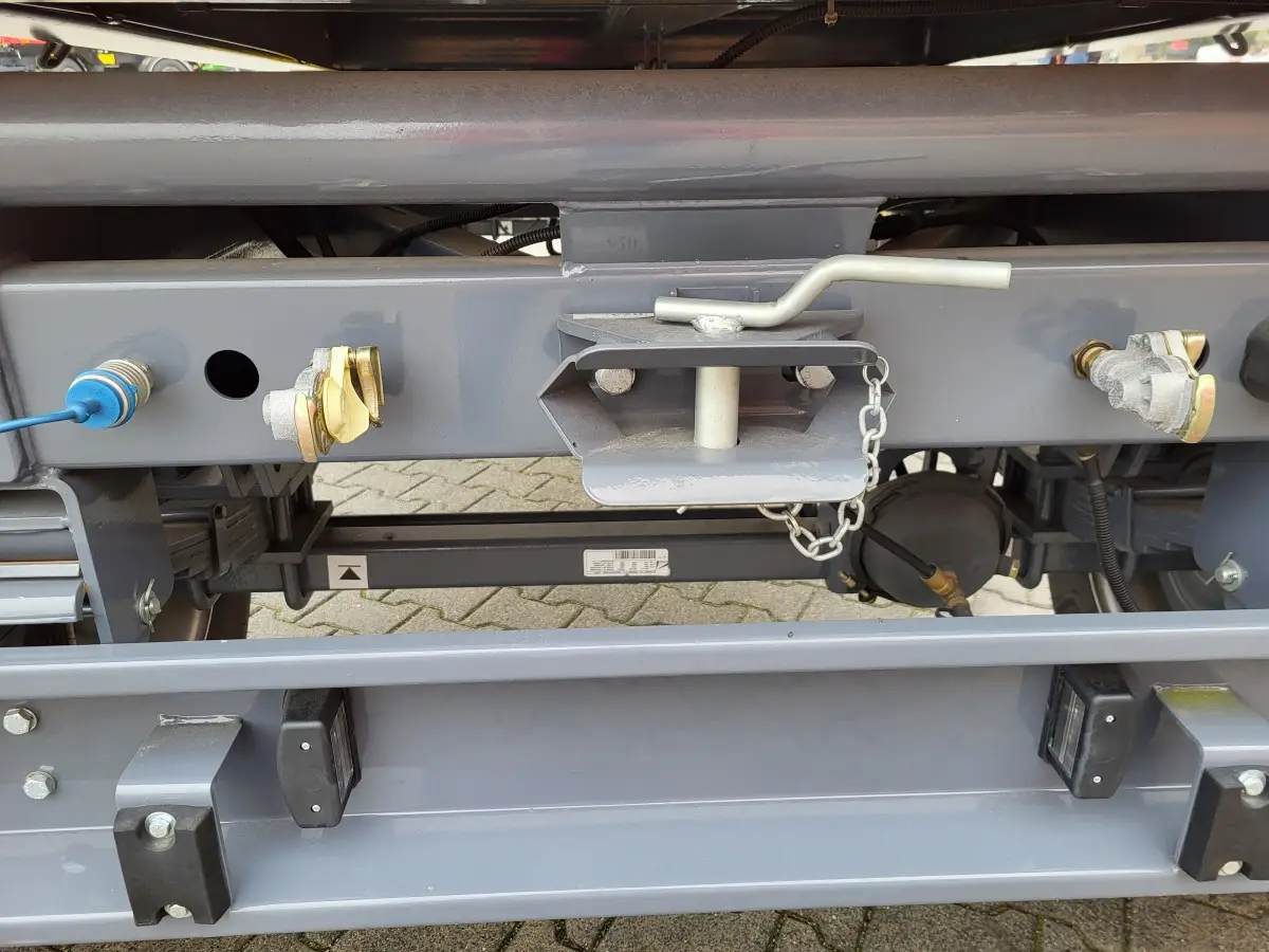 Tylny zaczep T710/1 przyczepa rolnicza Metal-Fach Zdjęcie tylnego zaczepu wywrotki rolniczej Metal-Fach typ T710/1 o ładowności 6 ton