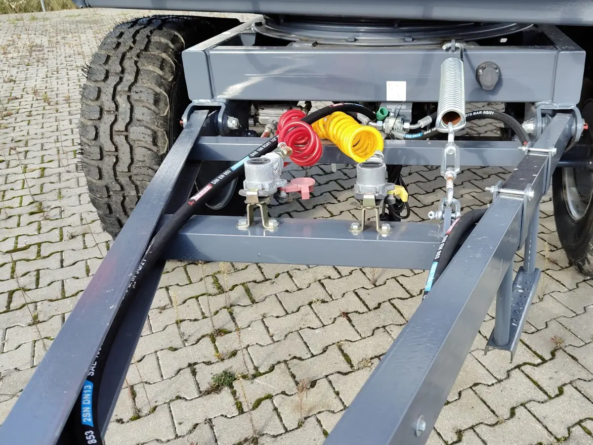 Dyszel przyczepy rolniczej Metal-Fach typ T739A o ładowności 14.000 kg