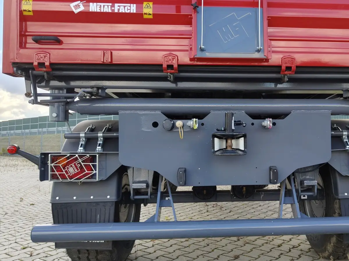 Zaczep automatyczny wywrotki rolniczej Metal-Fach typ T739A o ładowności 14 ton