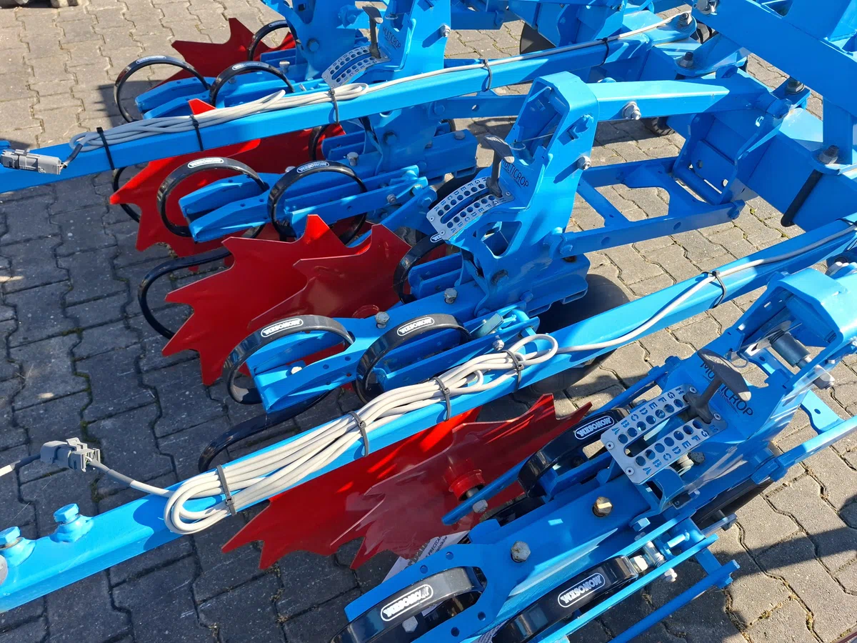 Sekcje pielące pielnika Monosem MULTICROP widok z boku Sekcje pielące pielnika Monosem MULTICROP widok z boku