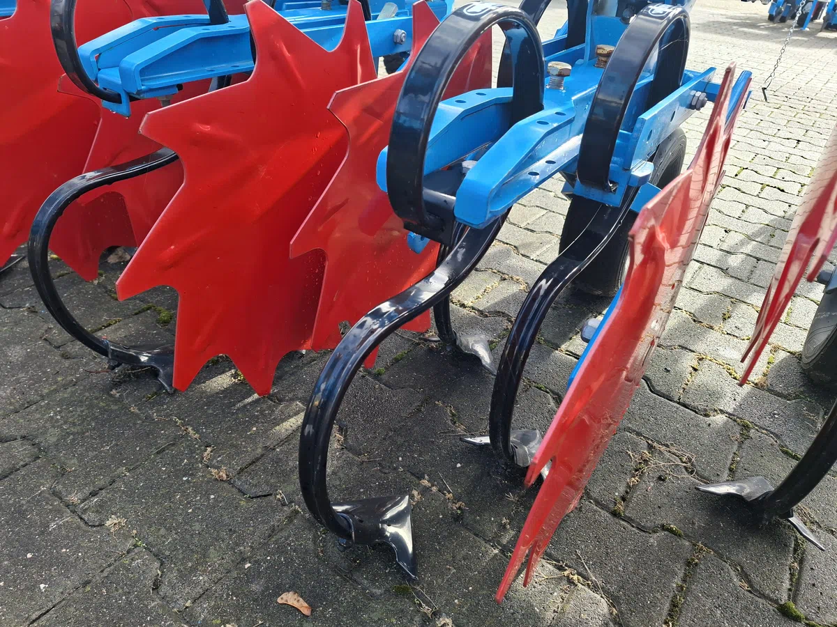 Sekcje pielące pielnika Monosem MULTICROP montaż na buraki cukrowe Sekcje pielące pielnika Monosem MULTICROP montaż na buraki cukrowe