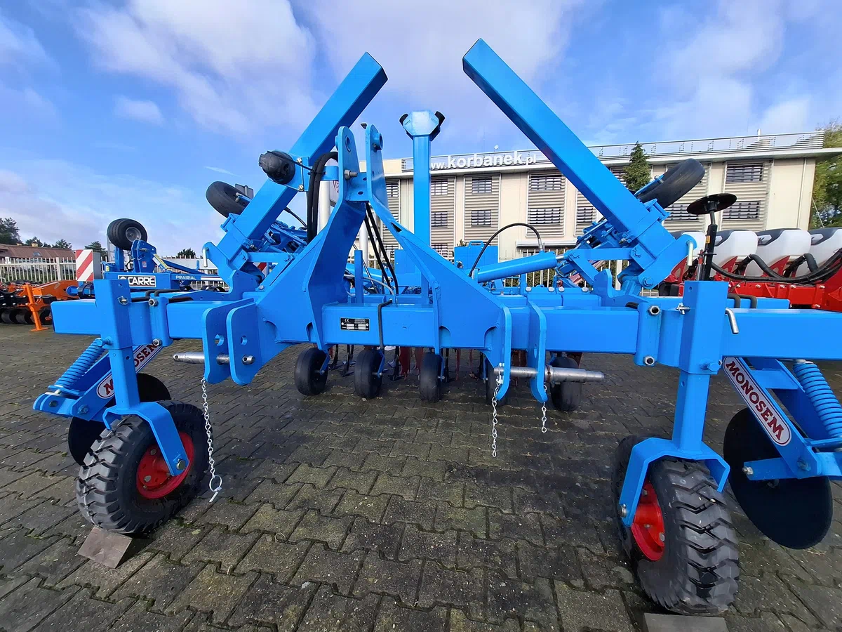 Pielnik Monosem na ramie składanej hydraulicznie Pielnik Monosem na ramie składanej hydraulicznie