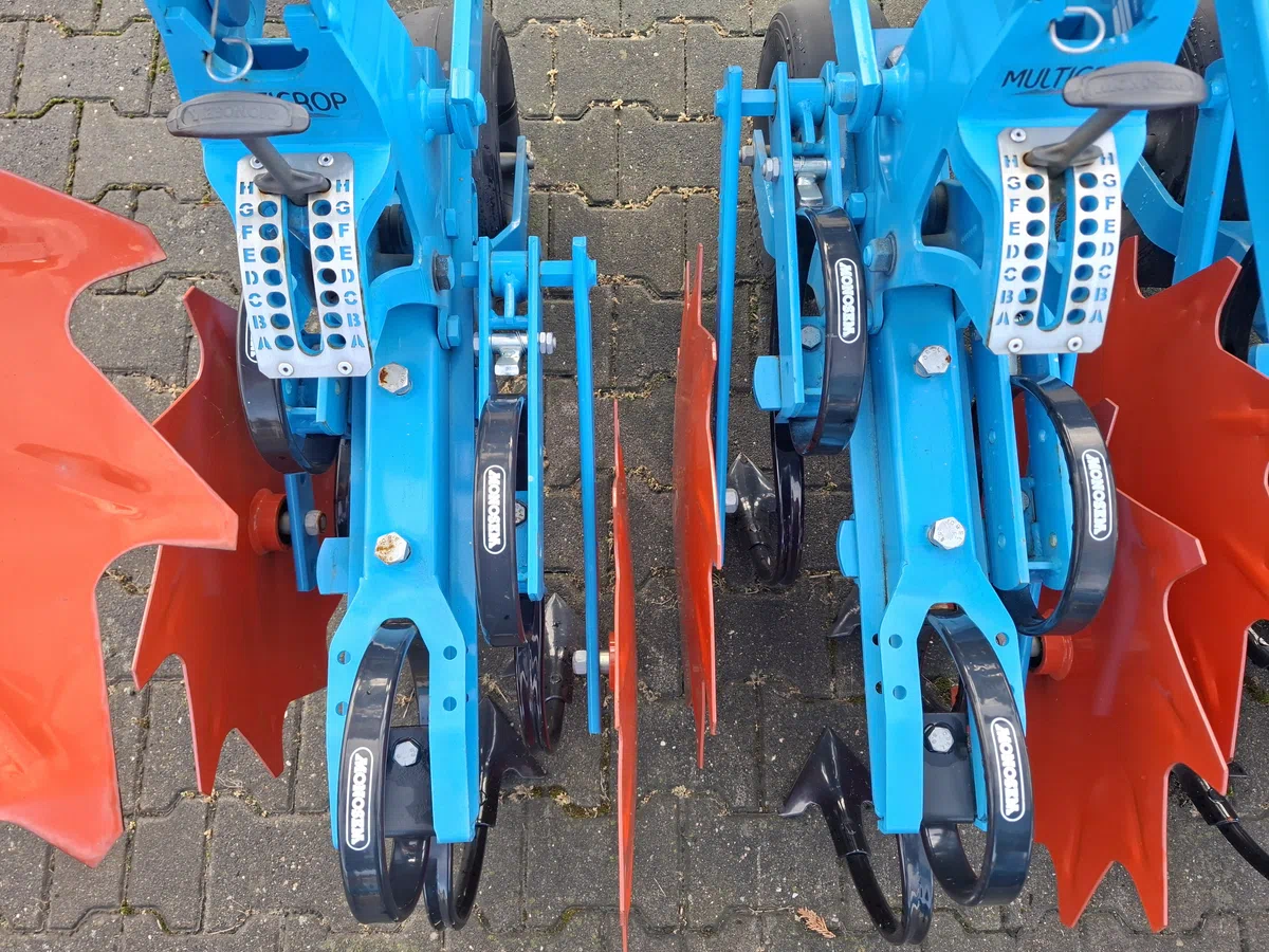 Sekcje pielące do buraków cukrowych widok od góry Sekcje pielące do buraków cukrowych widok od góry