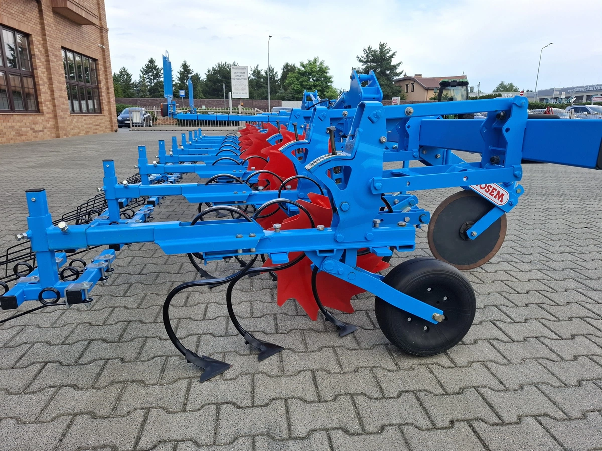 Pielnik Monosem Multicrop 8/12 rzędów widok z boku