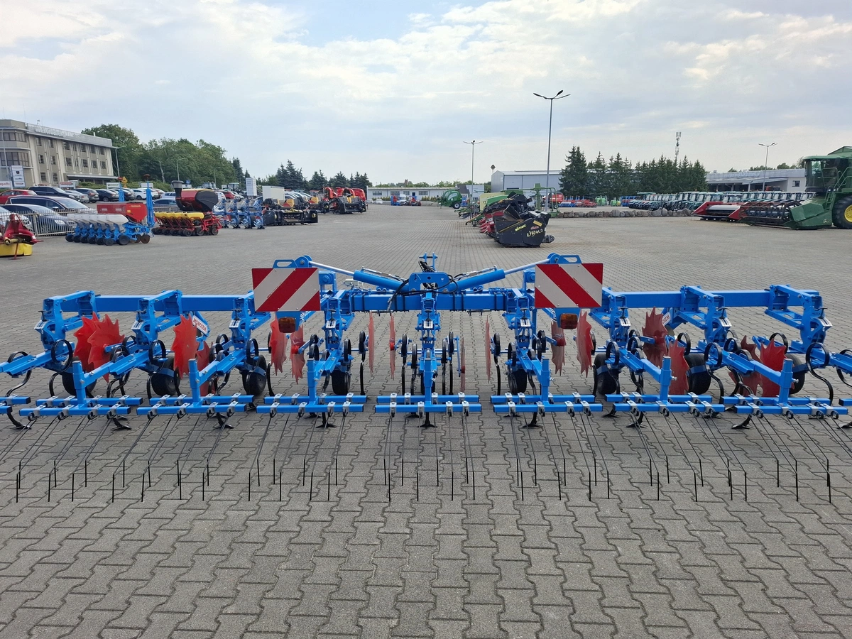 Pielnik Monosem Multicrop 8/12 rzędów widok z tyłu