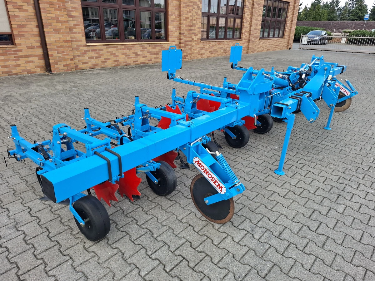 Pielnik Monosem Multicrop 8/12 rzędów widok z przodu
