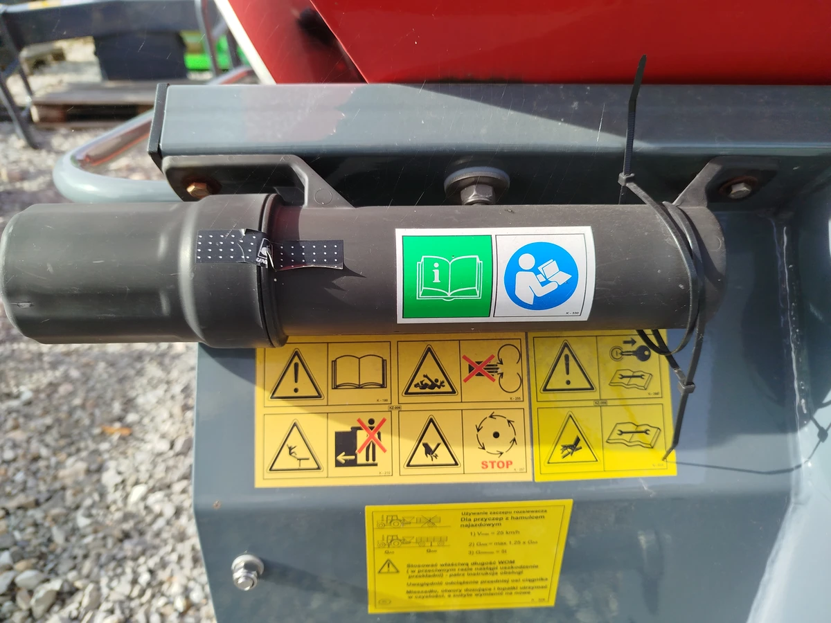 Rozsiewacz nawozu do sadu oraz pola unia Ms-Sad 400 firma Korbanek Rozsiewacz nawozu do sadu oraz pola unia Ms-Sad 400 firma Korbanek