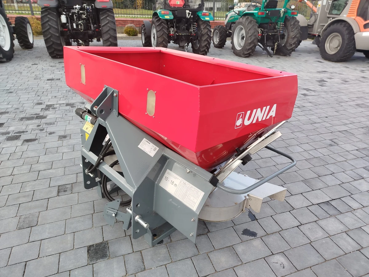 Rozsiewacz nawozu do sadu oraz pola unia Ms-Sad 400 firma Korbanek Rozsiewacz nawozu do sadu oraz pola unia Ms-Sad 400 firma Korbanek