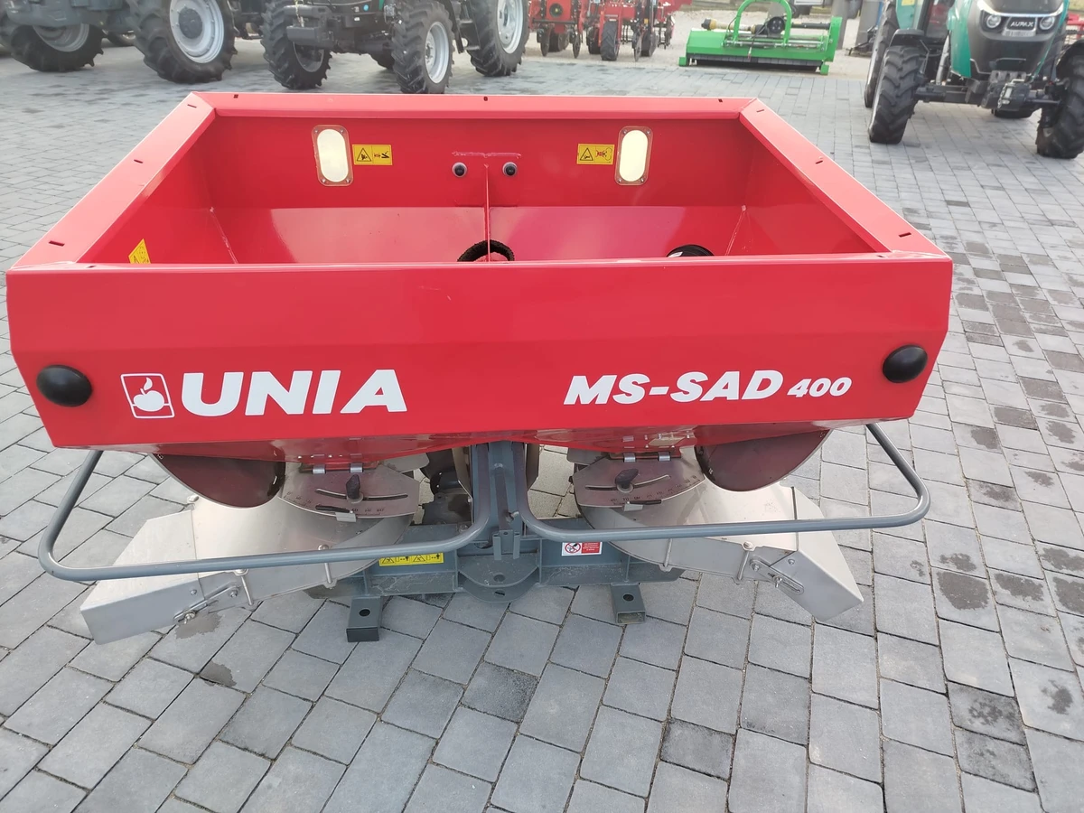 Rozsiewacz nawozu do sadu oraz pola unia Ms-Sad 400 firma Korbanek Rozsiewacz nawozu do sadu oraz pola unia Ms-Sad 400 firma Korbanek