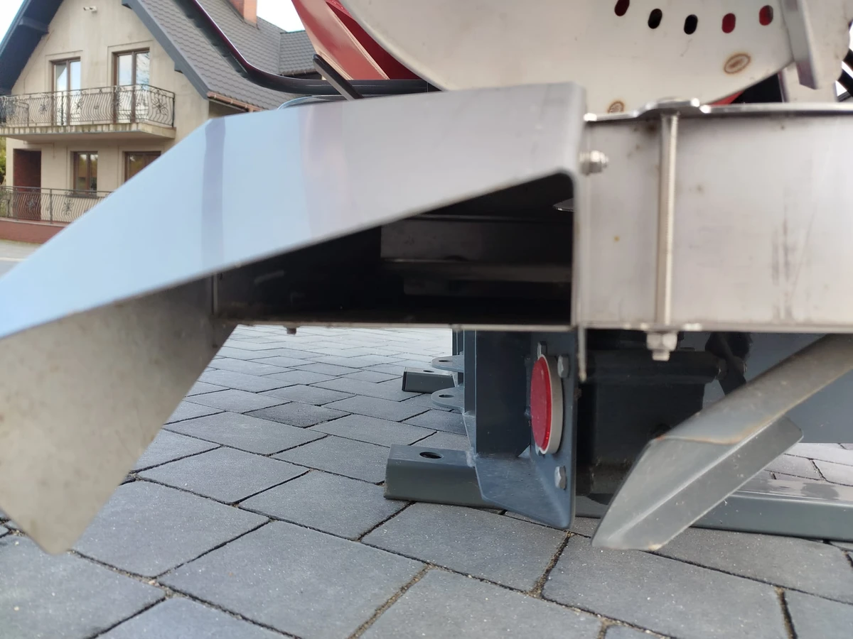 Rozsiewacz nawozu do sadu oraz pola unia Ms-Sad 400 firma Korbanek Rozsiewacz nawozu do sadu oraz pola unia Ms-Sad 400 firma Korbanek