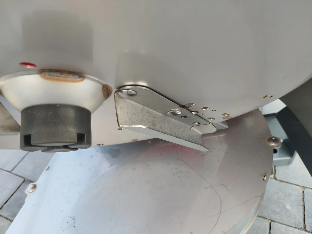 Rozsiewacz nawozu do sadu oraz pola unia Ms-Sad 400 firma Korbanek Rozsiewacz nawozu do sadu oraz pola unia Ms-Sad 400 firma Korbanek