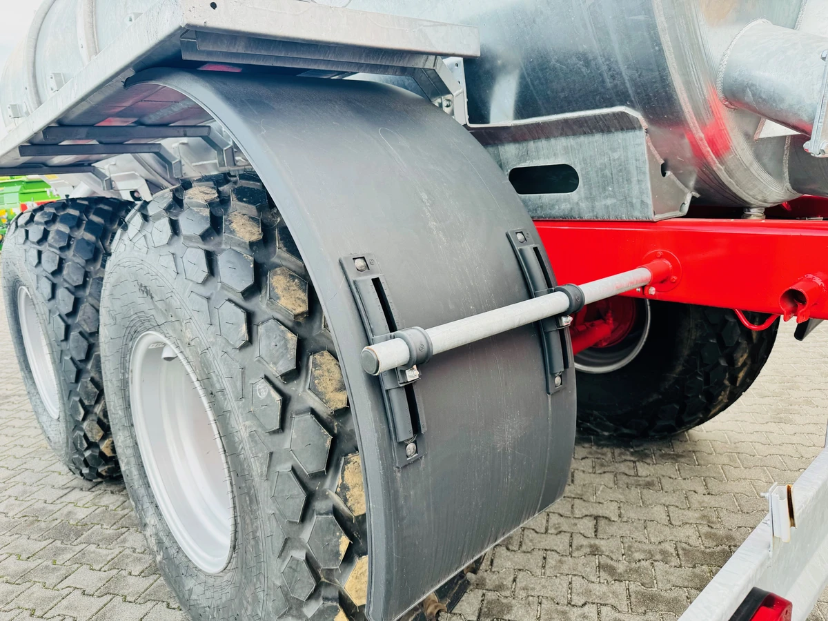 Błotniki Wóz asenizacyjny Pomot Chojna 16000 T-516 Wóz asenizacyjny Pomot Chojna 16000 T-516