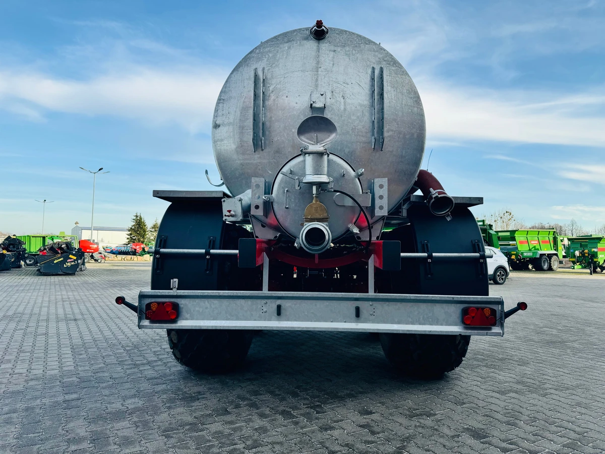 Wóz asenizacyjny Pomot Chojna 16000 T-516 Wóz asenizacyjny Pomot Chojna 16000 T-516