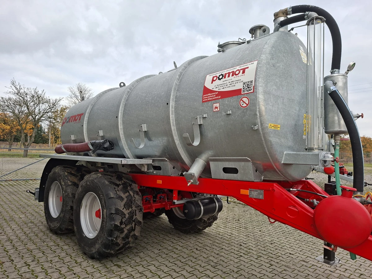 Wóz asenizacyjny beczka do gnojowicy Pomot Chojna 13000 litrów T 546/1 Plac firma Korbanek Wóz asenizacyjny beczka do gnojowicy Pomot Chojna 13000 litrów T 546/1 Plac firma Korbanek