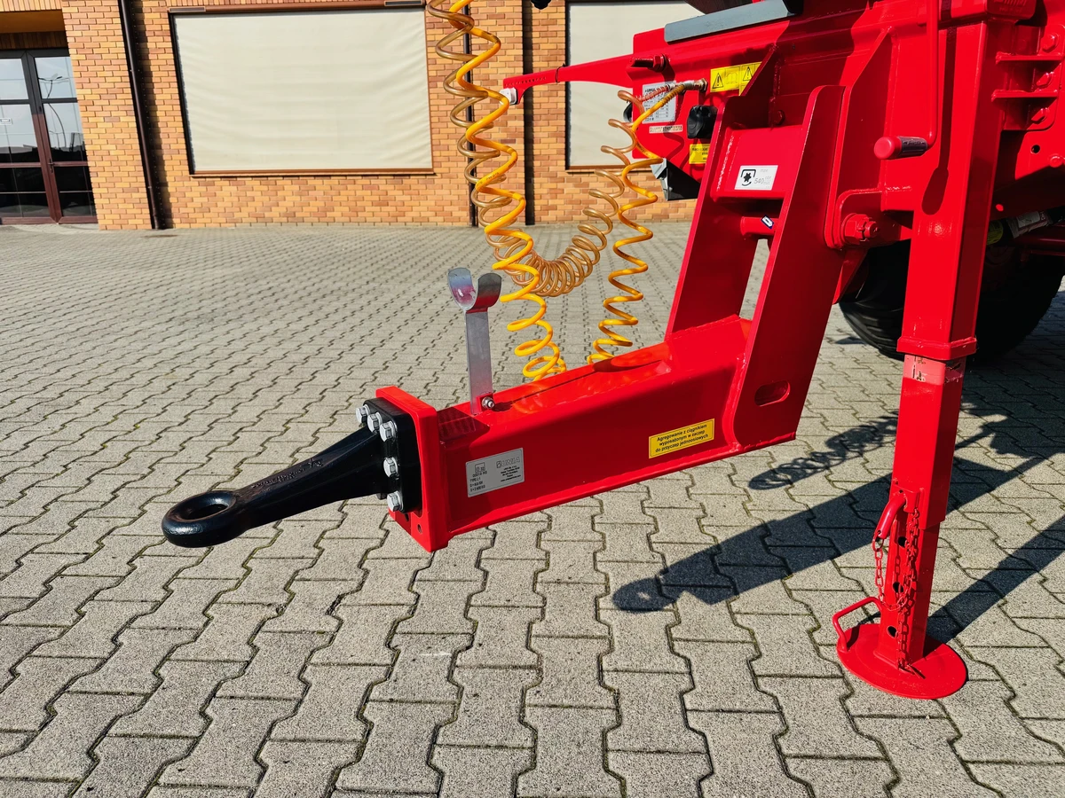 Zaczep dyszel dolny Rozsiewacz uniwersalny do nawozu i wapna Unia RCW 60 Plac firma Korbanek Rozsiewacz uniwersalny do nawozu i wapna Unia RCW 60 Plac firma Korbanek