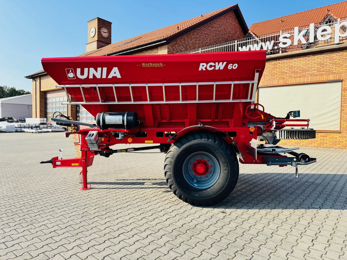 Lewa strona Rozsiewacz uniwersalny do nawozu i wapna Unia RCW 60 Plac firma Korbanek Rozsiewacz uniwersalny do nawozu i wapna Unia RCW 60 Plac firma Korbanek