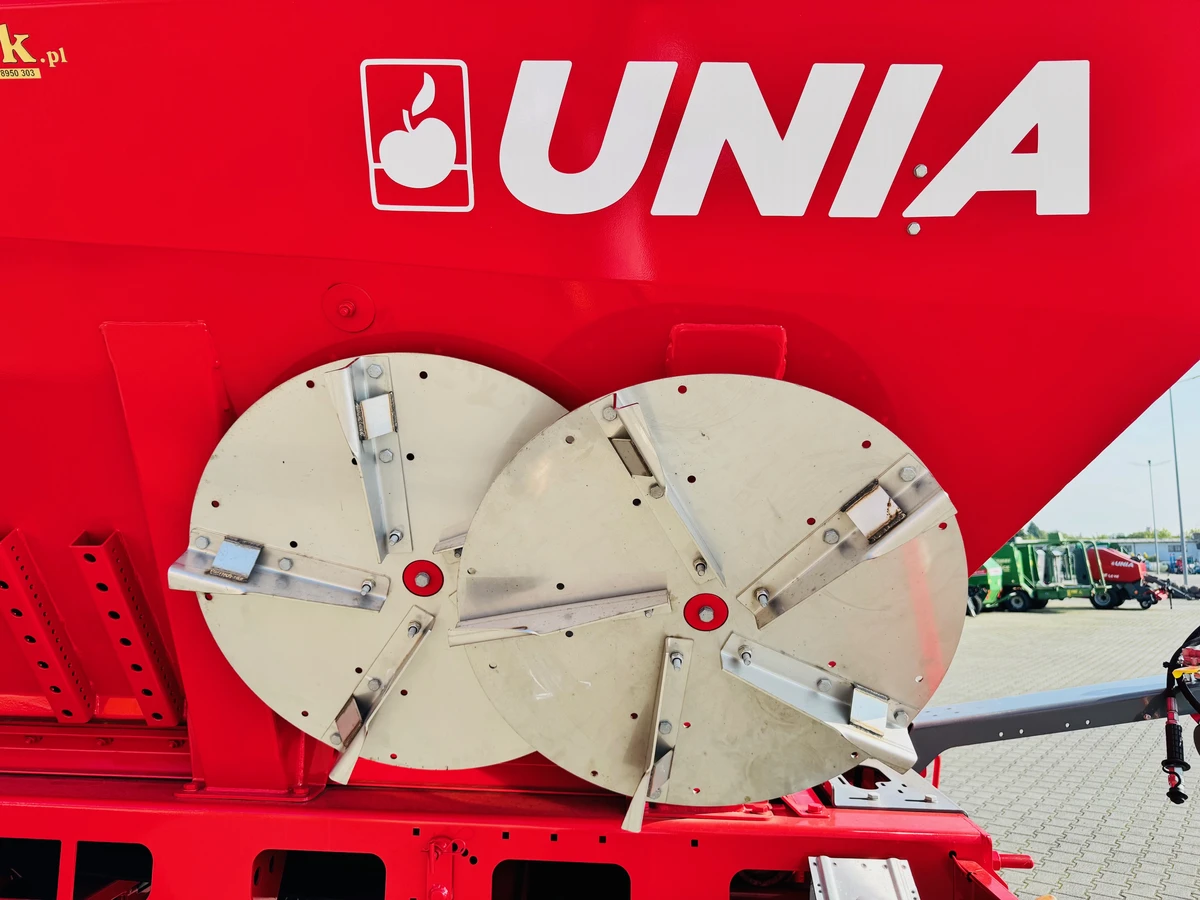 Tarcze do wapna Rozsiewacz uniwersalny do nawozu i wapna Unia RCW 60 Plac firma Korbanek Rozsiewacz uniwersalny do nawozu i wapna Unia RCW 60 Plac firma Korbanek