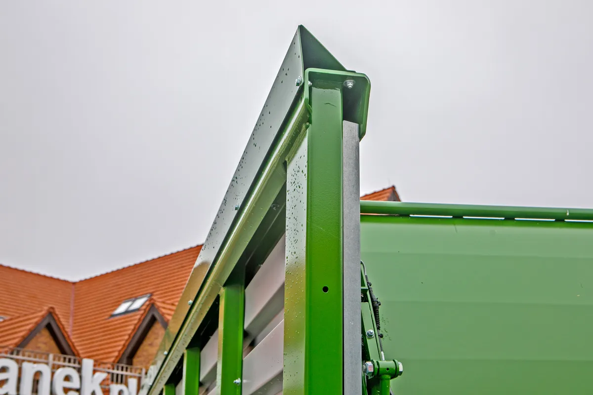 Przyczepa samozbierajaca do zielonek Bergmann Shuttle 450 S Duża pojemność Plac firma Korbanek Niemiecki producen Nadstawa Przyczepa samozbierajaca do zielonek Bergmann Shuttle 450 S Duża pojemność Plac firma Korbanek Niemiecki producen