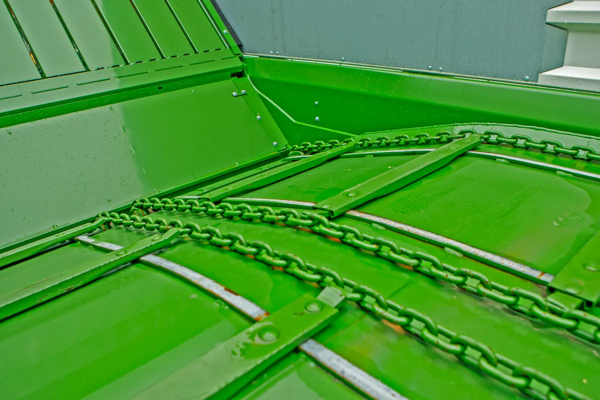 Przyczepa samozbierajaca do zielonek Bergmann Shuttle 450 S Duża pojemność Plac firma Korbanek Niemiecki producen pochylona podłoga Przyczepa samozbierajaca do zielonek Bergmann Shuttle 450 S Duża pojemność Plac firma Korbanek Niemiecki producen