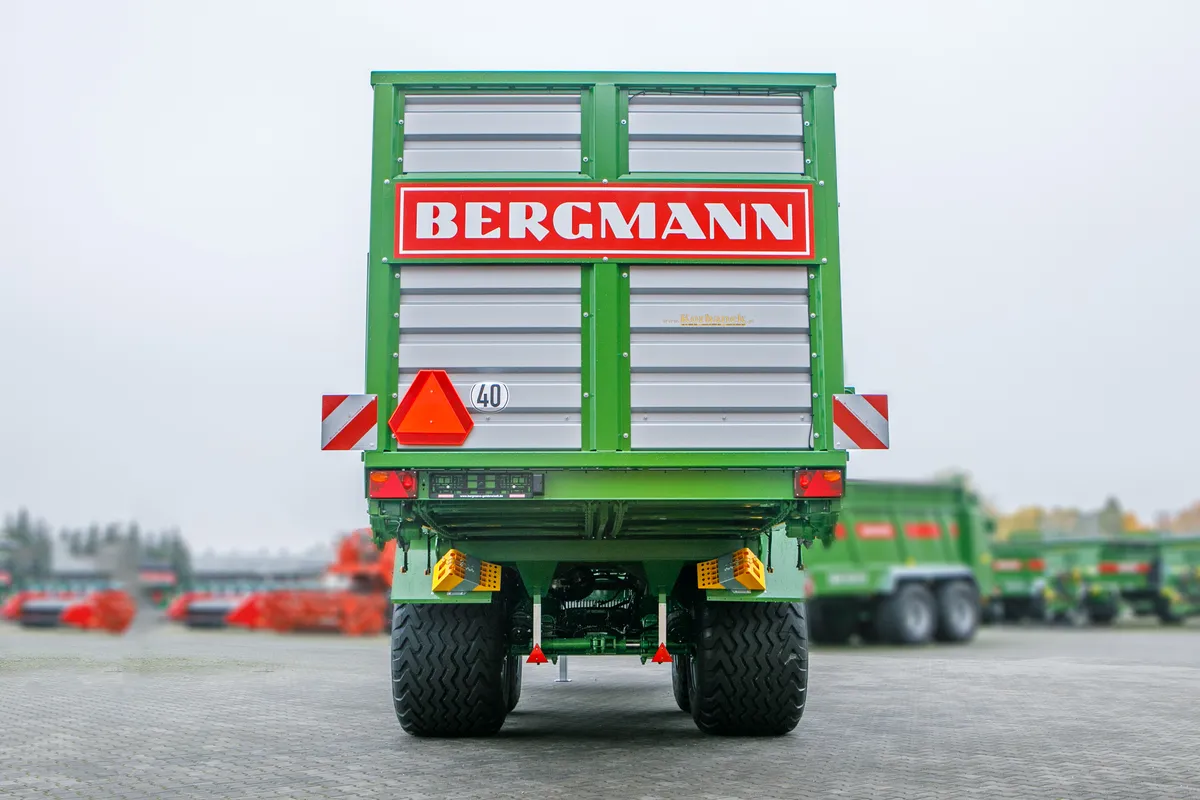 Przyczepa samozbierajaca do zielonek Bergmann Shuttle 450 S Duża pojemność Plac firma Korbanek Niemiecki producent Przyczepa samozbierajaca do zielonek Bergmann Shuttle 450 S Duża pojemność Plac firma Korbanek Niemiecki producent