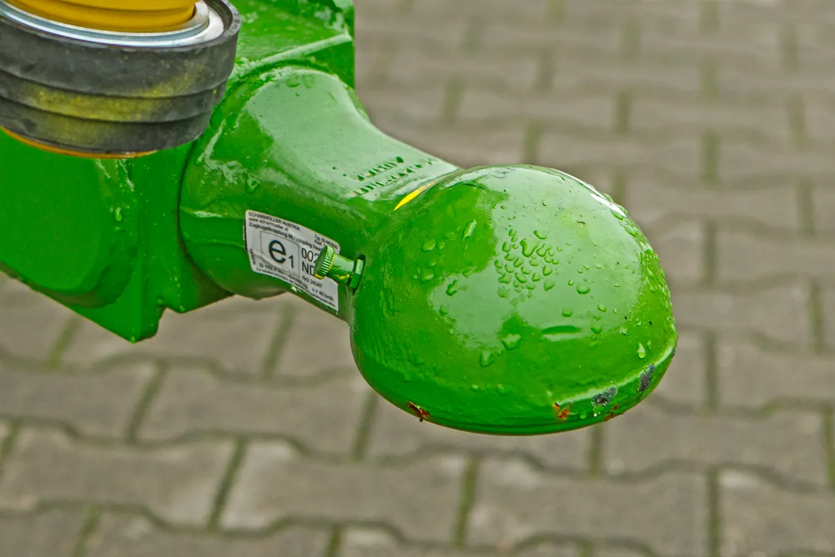 Przyczepa samozbierajaca do zielonek Bergmann Shuttle 450 S Duża pojemność Plac firma Korbanek Niemiecki producen Zaczep kulowy Przyczepa samozbierajaca do zielonek Bergmann Shuttle 450 S Duża pojemność Plac firma Korbanek Niemiecki producen