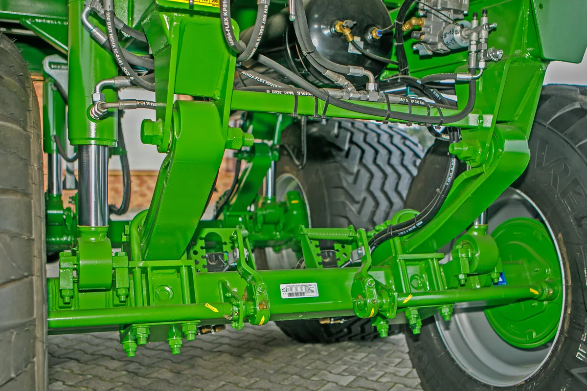 Przyczepa samozbierajaca do zielonek Bergmann Shuttle 450 S Duża pojemność Plac firma Korbanek Niemiecki producen Zawieszenie hydrauliczne Przyczepa samozbierajaca do zielonek Bergmann Shuttle 450 S Duża pojemność Plac firma Korbanek Niemiecki producen