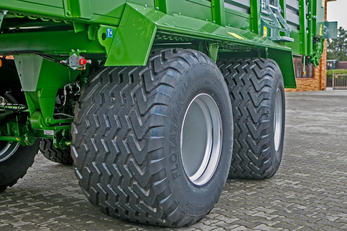 Przyczepa samozbierajaca do zielonek Bergmann Shuttle 450 S Duża pojemność Plac firma Korbanek Niemiecki producen Tandem Przyczepa samozbierajaca do zielonek Bergmann Shuttle 450 S Duża pojemność Plac firma Korbanek Niemiecki producen