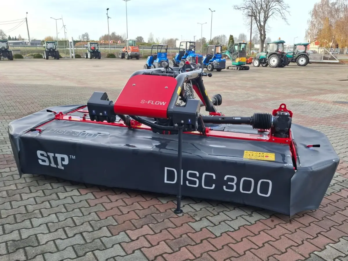 Kosiarka czołowa o szer 3,0 m firmy SIP Kosiarka SIP typ SILVERCUT DISC 300 F to maszyna zawieszana na przedni TUZ