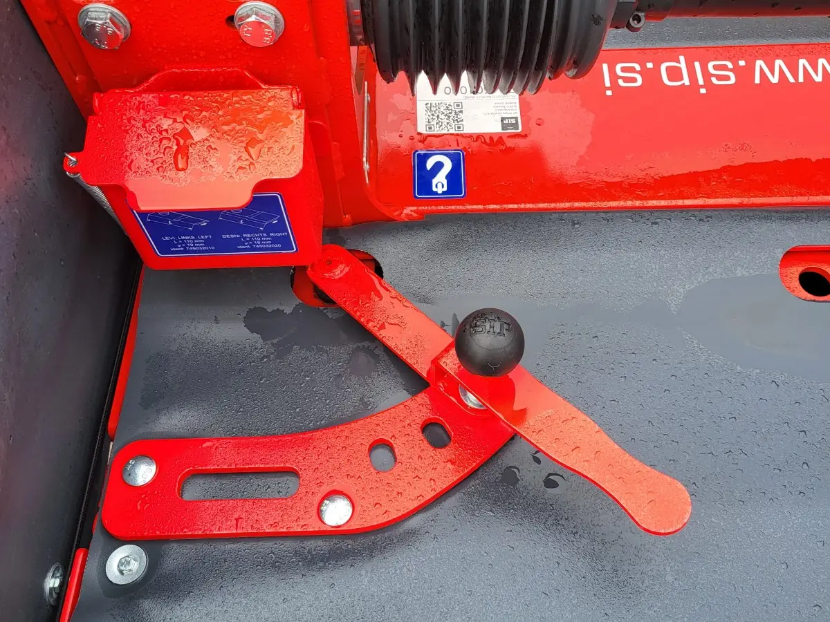 Regulacja szerokości pokosu kosiarki czołowej SIP Regulacja szerokości pokosu kosiarki czołowej SIP SILVERCUT DISC 340 F