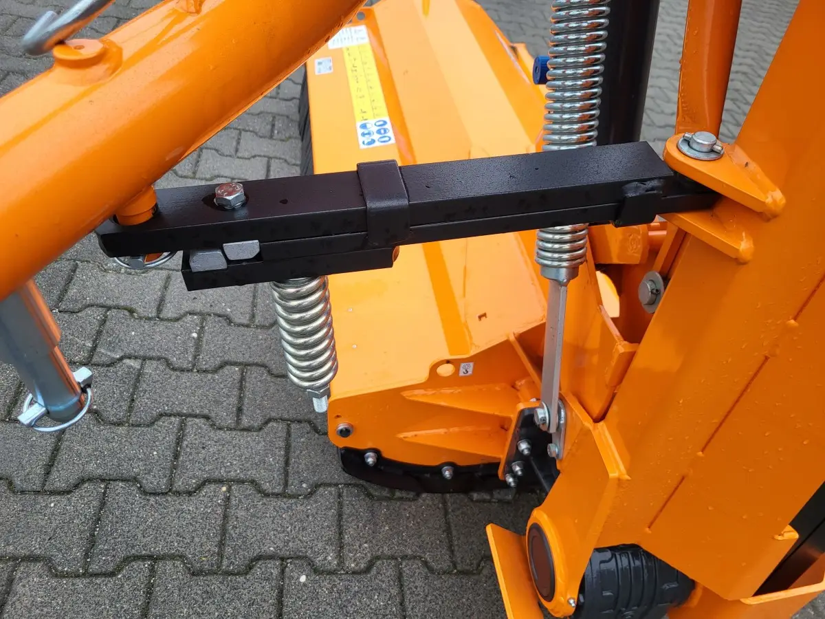 Mechaniczne zabezpieczenie KBR 140L Kosiarka bijakowa lekka boczna Samasz KBR 140L mechaniczne zabezpieczenie