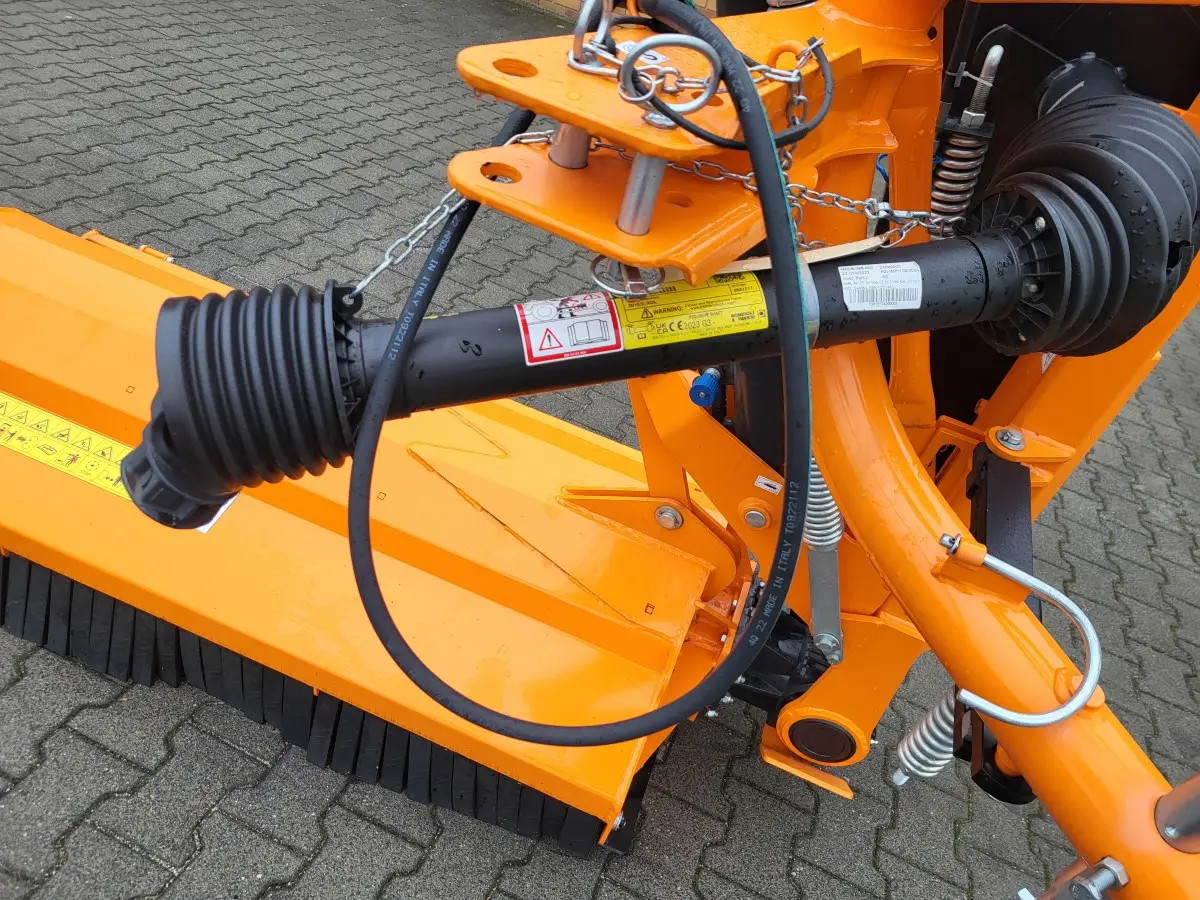 Wałek WOM kosiarki bijakowej KBR 140L Wałek WOM kosiarki bijakowej bocznej KBR 140L firmy Samasz