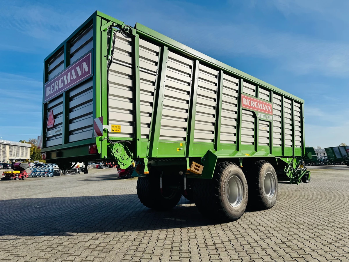 Niemiecka przyczepa samozbierajaca Bergmann Shuttle 470 K o dużej pojemności