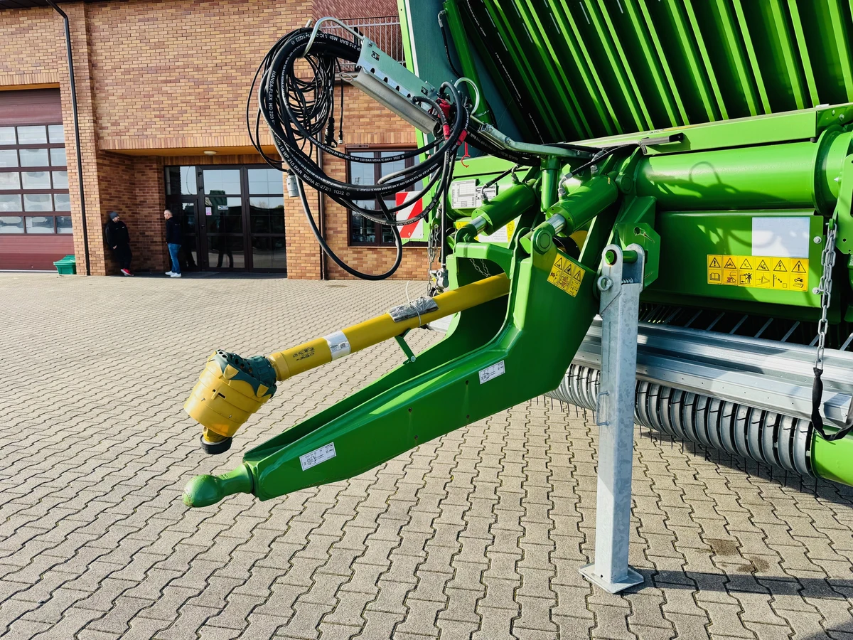 Niemiecka przyczepa samozbierajaca Bergmann Shuttle 470 K o dużej pojemności