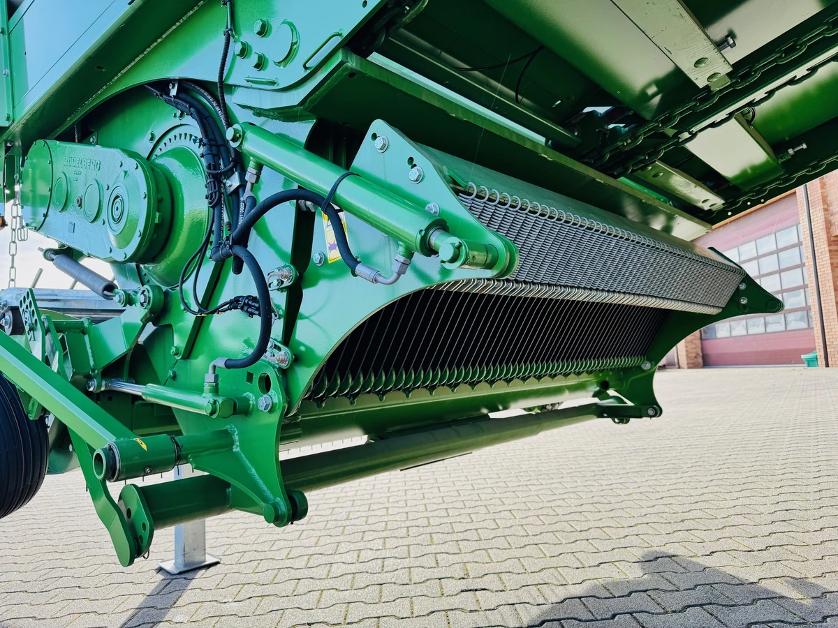 Niemiecka przyczepa samozbierajaca Bergmann Shuttle 470 K o dużej pojemności