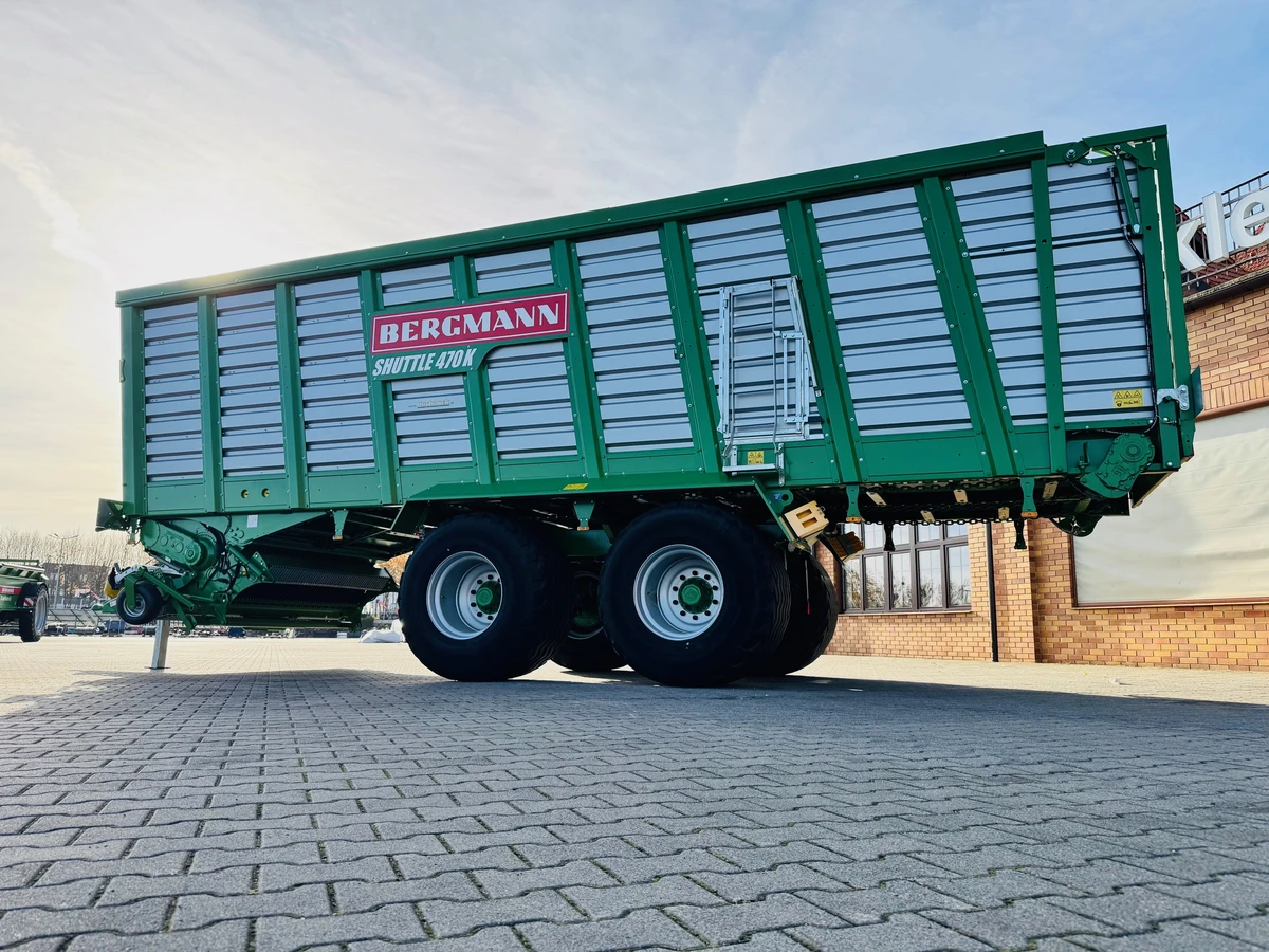 Niemiecka przyczepa samozbierajaca Bergmann Shuttle 470 K o dużej pojemności