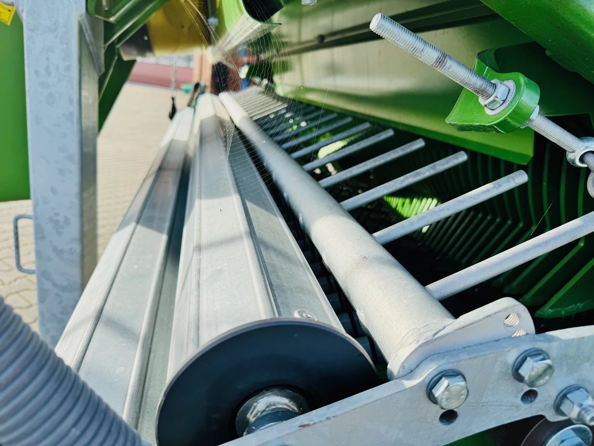 Niemiecka przyczepa samozbierajaca Bergmann Shuttle 470 K o dużej pojemności