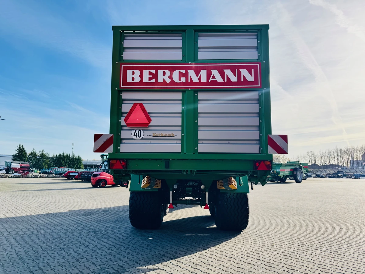 Niemiecka przyczepa samozbierajaca Bergmann Shuttle 470 K o dużej pojemności