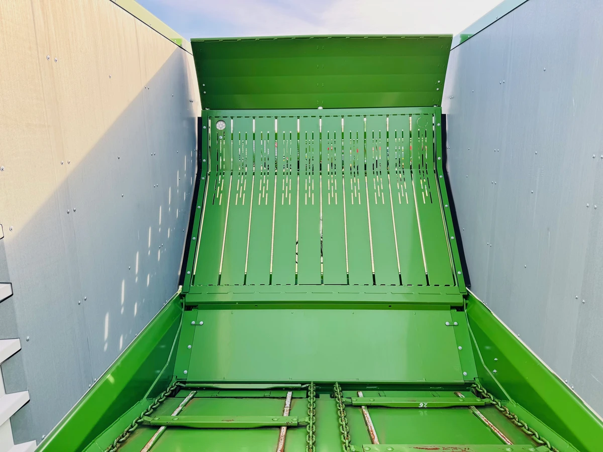 Niemiecka przyczepa samozbierajaca Bergmann Shuttle 470 K o dużej pojemności