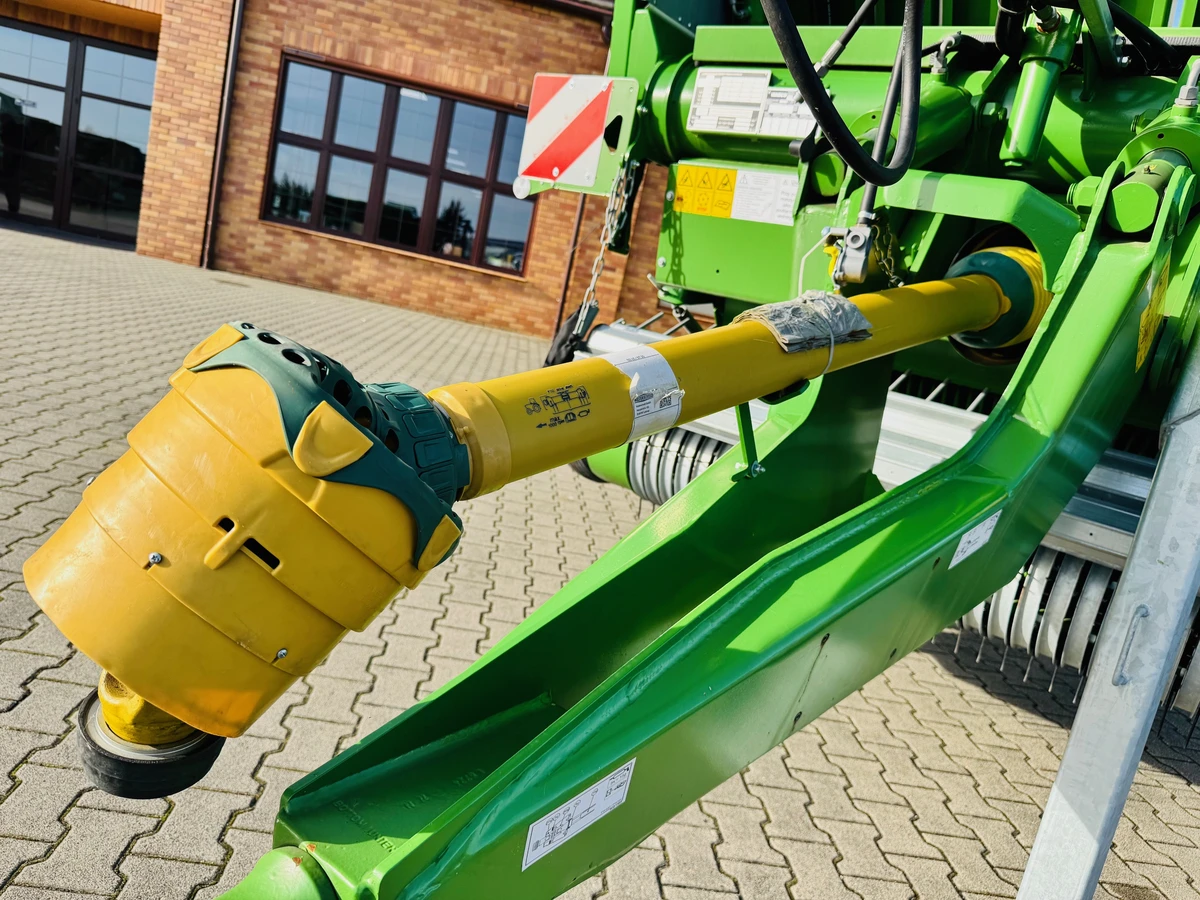 Niemiecka przyczepa samozbierajaca Bergmann Shuttle 470 K o dużej pojemności